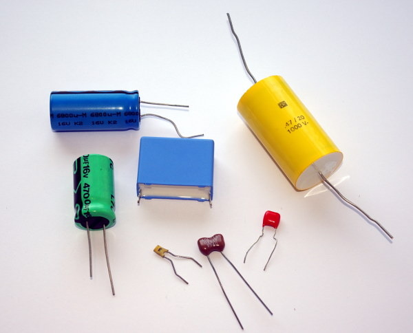 Vários tipos de condensadores